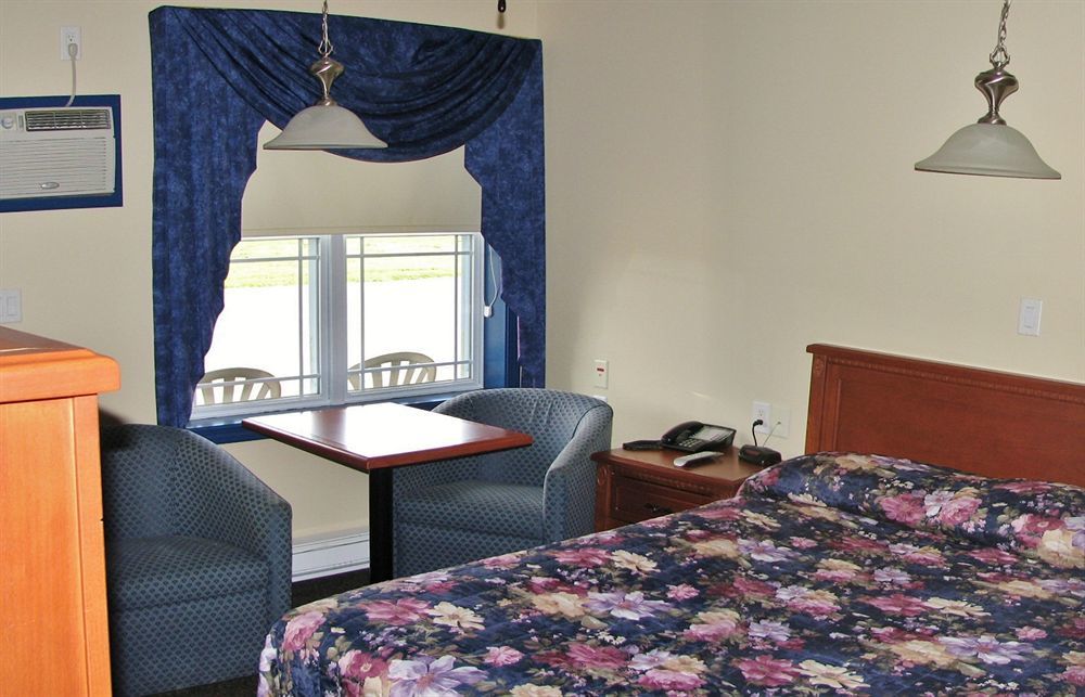 Travelodge By Wyndham Fredericton Exterior photo